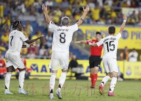 皇马被犯规59次对手2黄，巴萨被犯规53次对手13黄